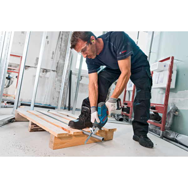 Акумуляторна ножівка Bosch GSA 18 V-LI C Professional Solo, каркас, в L-BOXX 136