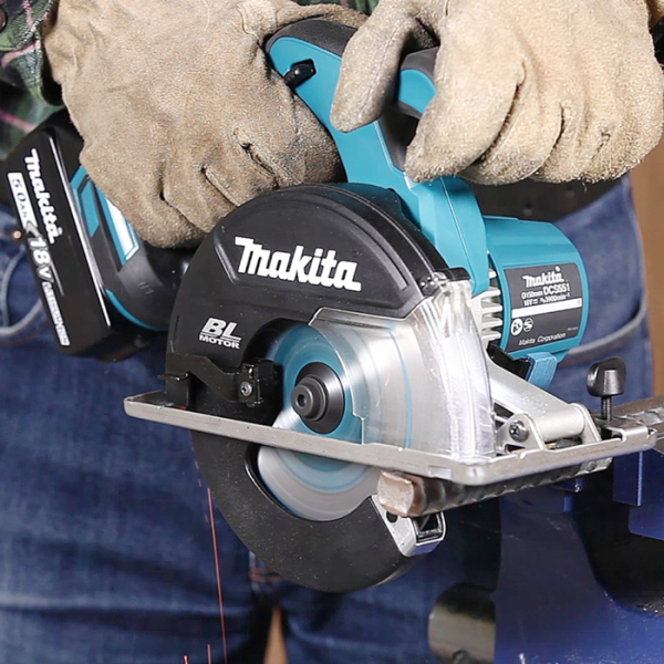 Аккумуляторная дисковая пила по металлу Makita DCS 551 Z, каркас