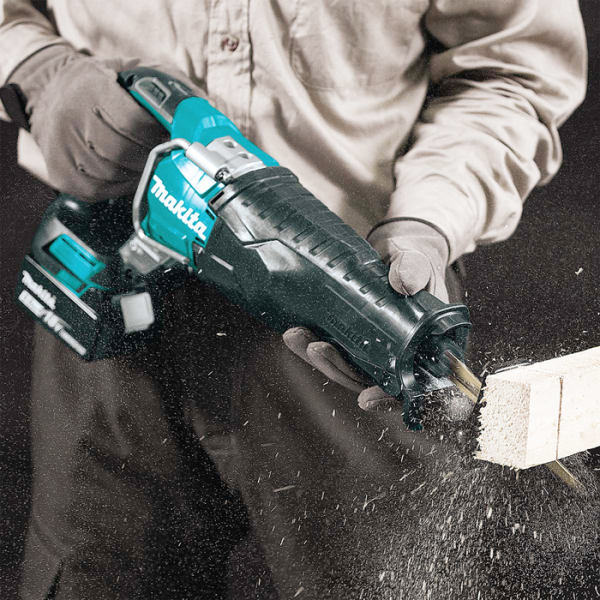 Акумуляторна ножівка Makita DJR 187 RME, 2x4.0Ah, з/п, кейс