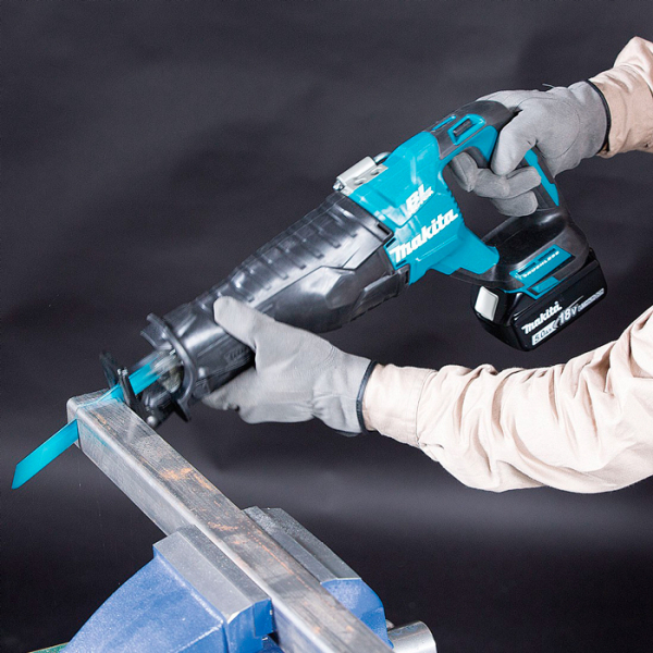 Акумуляторна ножівка Makita DJR 187 RME, 2x4.0Ah, з/п, кейс