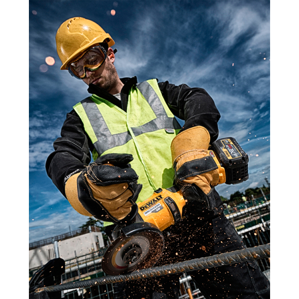Аккумуляторная болгарка DeWalt DCG414T2, 1x18V 6.0 Ah, 1x54V 2.0Ah, в кейсе
