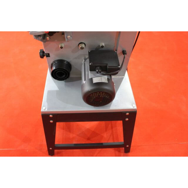 Стрічкова пилка по дереву Holzmann HBS300J