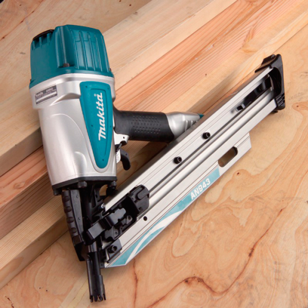 Пневматичний цвяхозабивач Makita AN 943 K