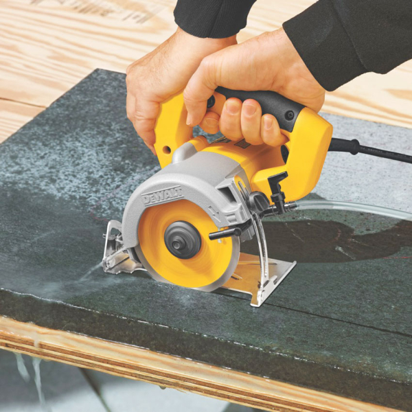 Дисковая пила DeWalt DWC410