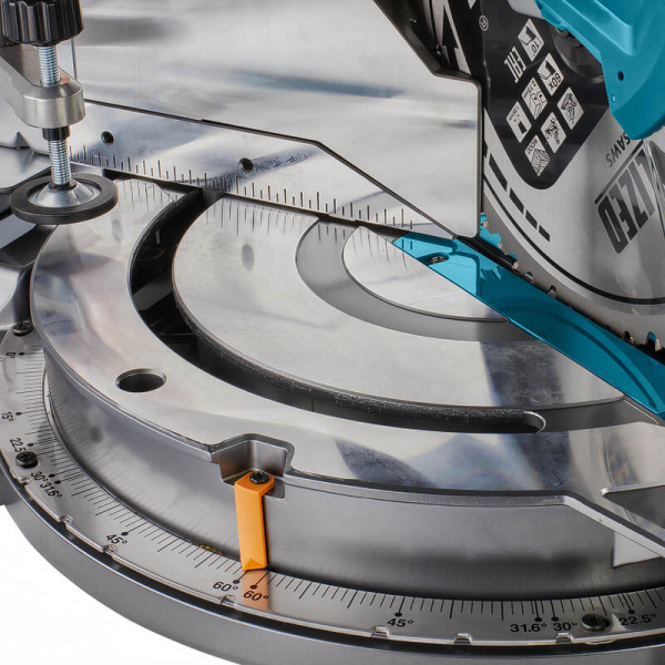 Акумуляторна торцювальна пила Makita XGT 40 V Max, каркас, з модулем AWS