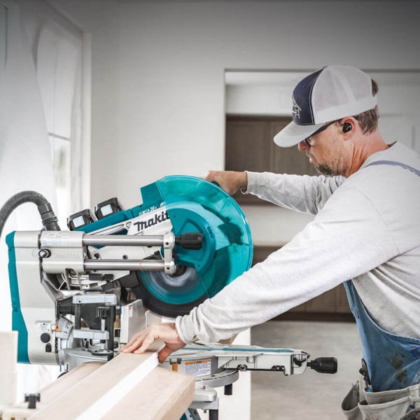 Акумуляторна торцювальна пила Makita DLS211ZU, каркас, з модулем AWS