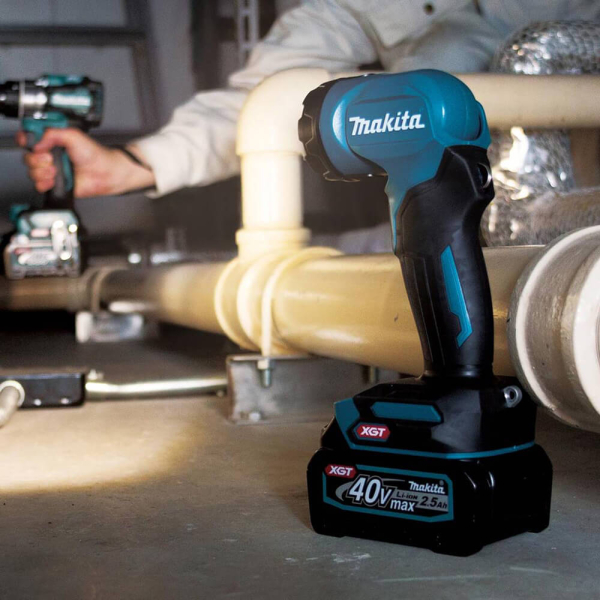 Аккумуляторный фонарь Makita XGT 40 V MAX ML001G, каркас
