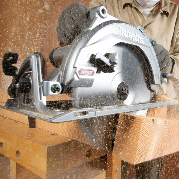 Аккумуляторная дисковая пила Makita XGT 40 V MAX RS002GT101, 1x4.0Ah, з/у, кейс