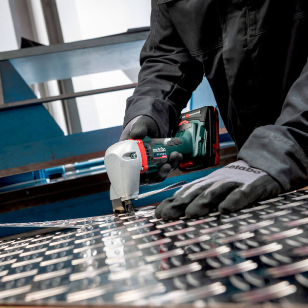 Аккумуляторные высечные ножницы Metabo SCV 18 LTX BL 1.6, каркас, в MetaBOX 145
