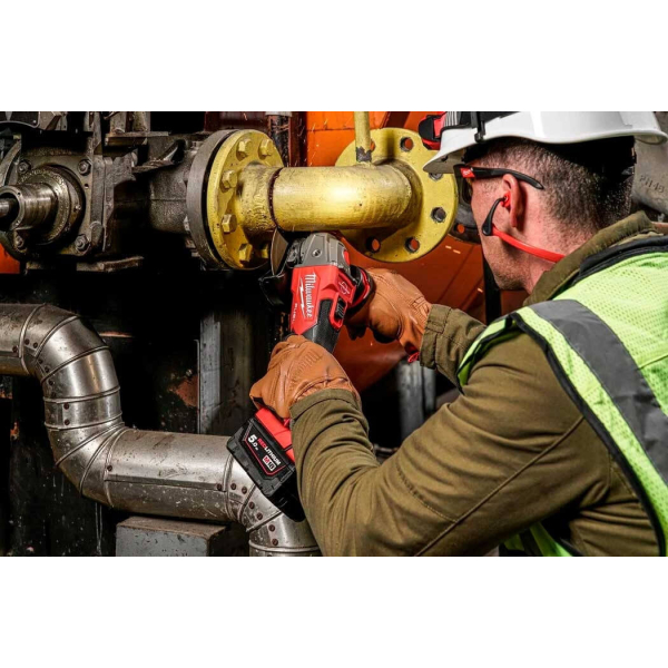 Аккумуляторная болгарка Milwaukee M18 FSAG125XB-502X, 2x5.0Ah, з/у M12-18 FC, в кейсе