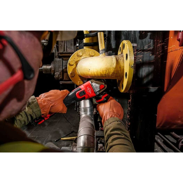 Аккумуляторная болгарка Milwaukee M18 FSAG125XB-502X, 2x5.0Ah, з/у M12-18 FC, в кейсе