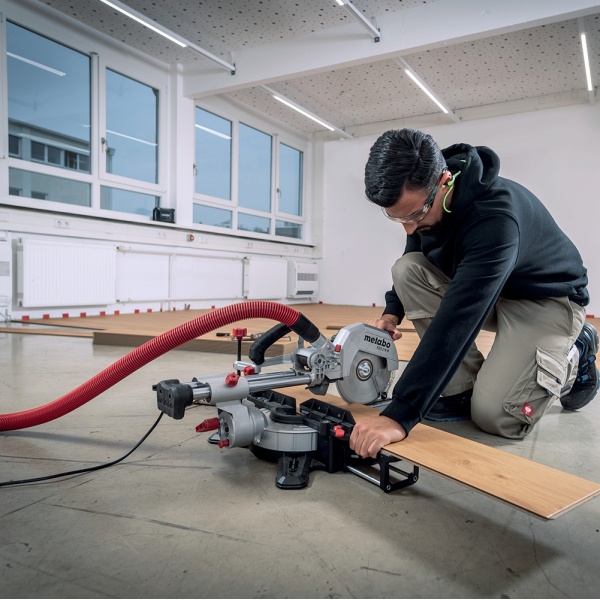 Торцювальна пила Metabo KGS 216 M