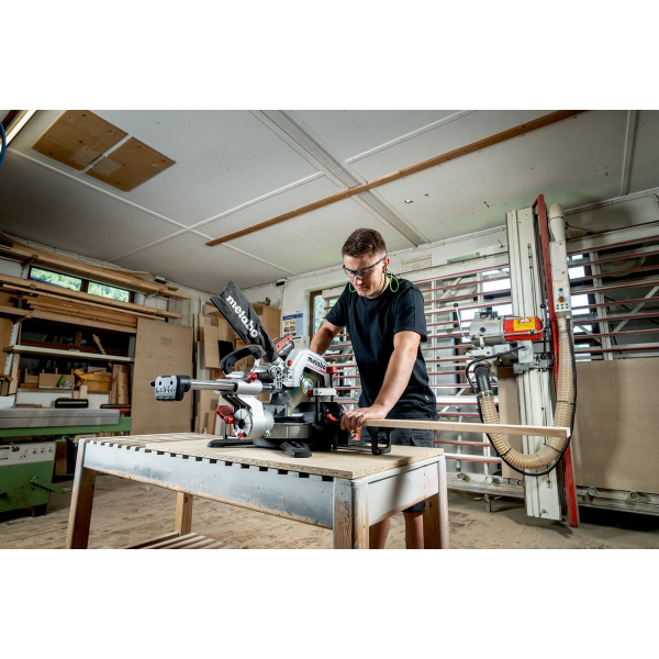 Аккумуляторная торцовочная пила Metabo KGS 18 LTX BL 254, 1x4.0 Ah, ASC 72