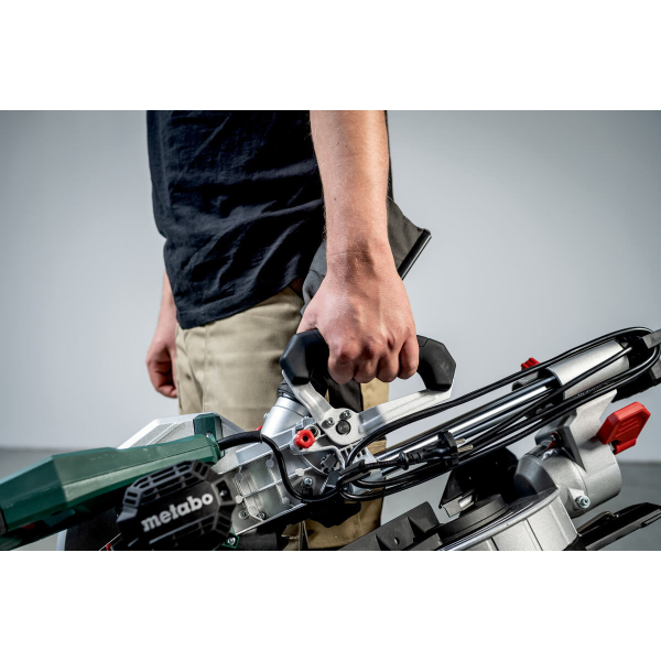 Торцовочная пила Metabo KGS 305 M с платформою KSU 251