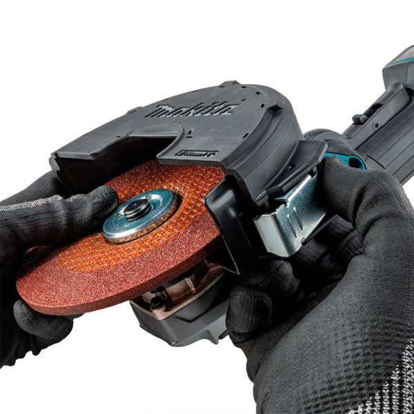 Аккумуляторная угловая шлифмашина Makita XGT 40 V MAX GA051GZ, каркас