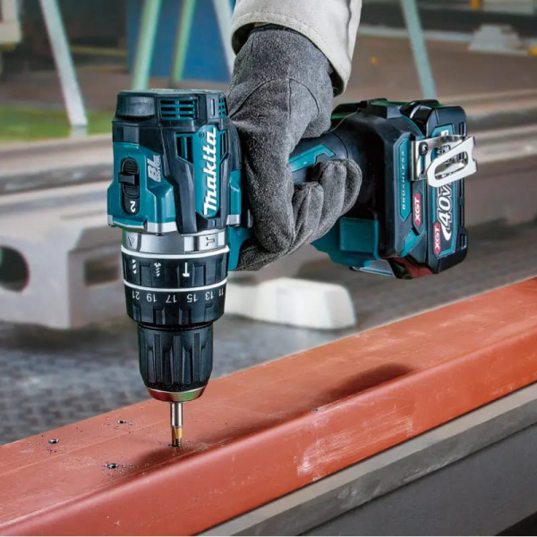 Акумуляторний шуруповерт Makita HP002GA201 XGT, 2x2.0 Ah, DC40RC
