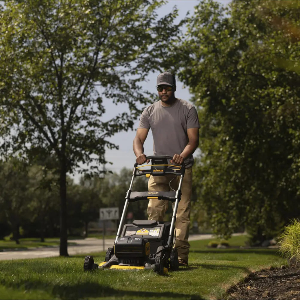 Аккумуляторная газонокосилка DeWalt DCMWP134N, каркас