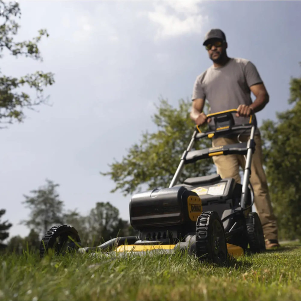 Аккумуляторная газонокосилка DeWalt DCMWP134N, каркас