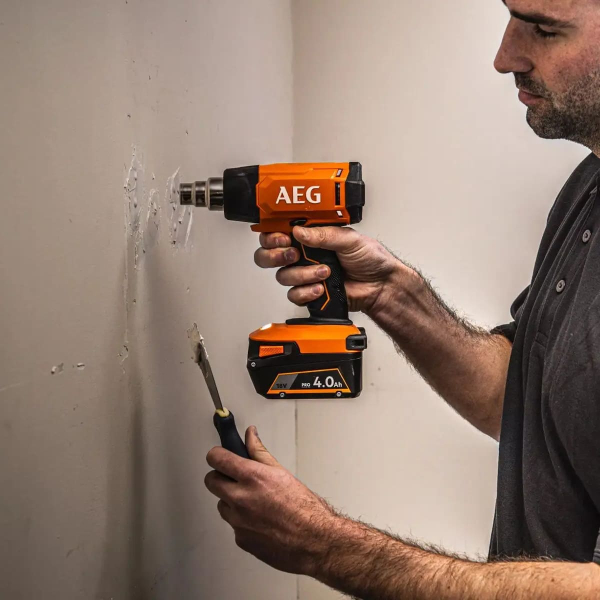 Аккумуляторный технический фен AEG BHG18-0K, каркас