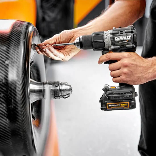 Аккумуляторный ударный шуруповерт DeWALT DCF85ME2GT McLaren F1, PowerStack 2x1.7 Ah, DCB1102, кейс TSTAK