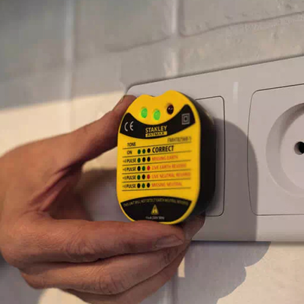 Тестер розеток настінний Stanley Fatmax AC 230 V