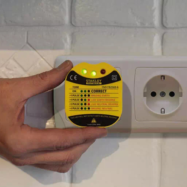 Тестер розеток настінний Stanley Fatmax AC 230 V