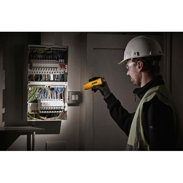 Фонарь светодиодный аккумуляторный DeWALT DCL183