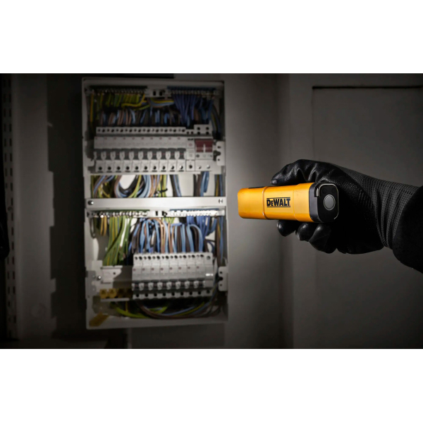 Фонарь светодиодный аккумуляторный DeWALT DCL183