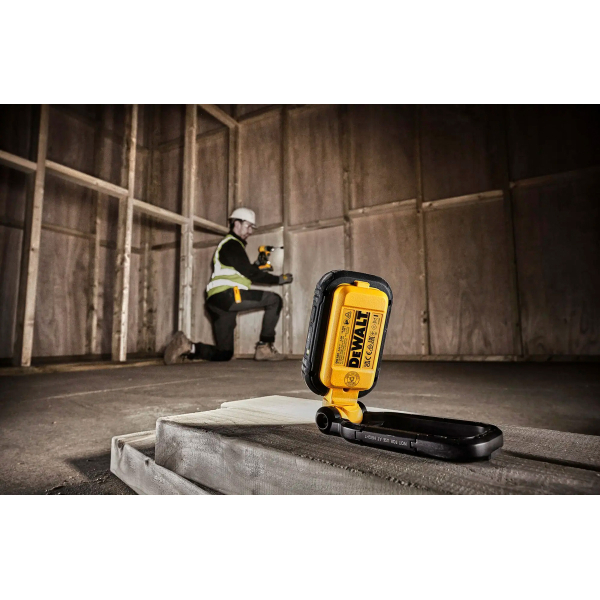 Фонарь светодиодный аккумуляторный DeWALT DCL182