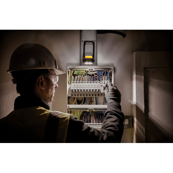 Фонарь светодиодный аккумуляторный DeWALT DCL182
