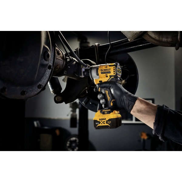 Аккумуляторный гайковерт DeWALT DCF901P2, 2x12 В Li-Ion XR 5.0 Ah, з/у, в кейсе TSTAK
