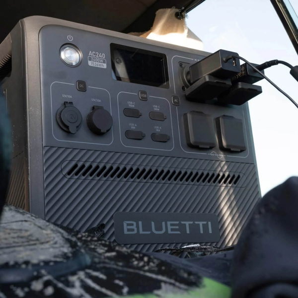 Зарядная станция Bluetti AC240, 1536 Вт/час, 2400 Вт