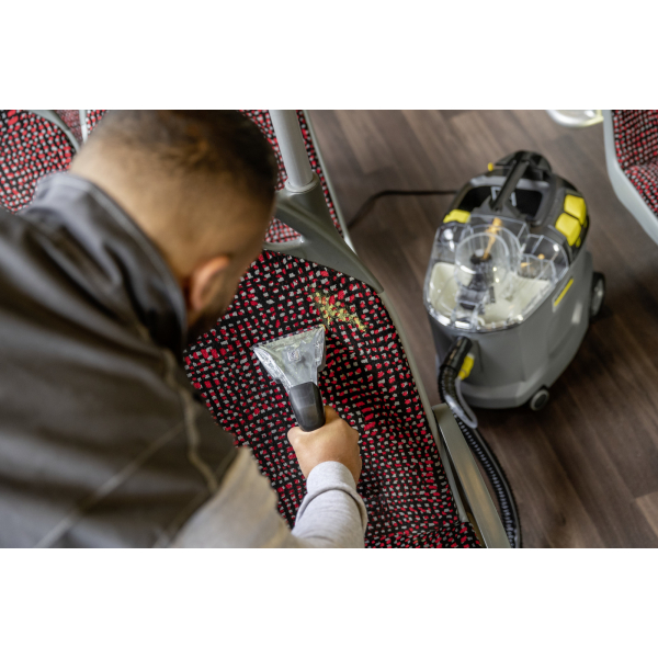 Профессиональный моющий пылесос Karcher Puzzi 8/1 Adv