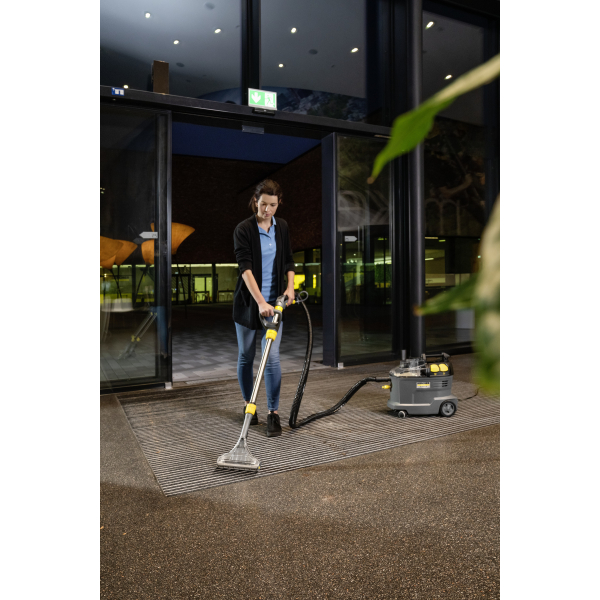 Профессиональный моющий пылесос Karcher Puzzi 8/1 Adv