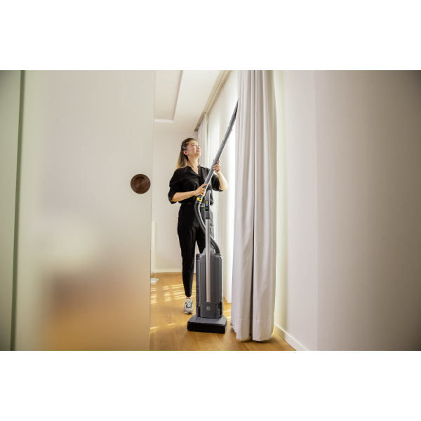 Акумуляторний щітковий пилосос Karcher CV 30/2 Bp Adv