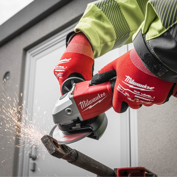 Аккумуляторная угловая шлифмашина Milwaukee M18 BLSAG125X-402X, 2xM18 B4 4.0Ah, з/у M12-18C, в кейсе