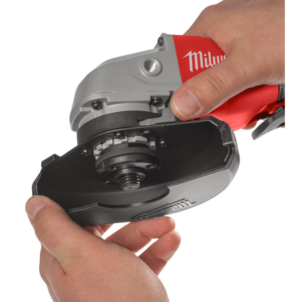 Аккумуляторная угловая шлифмашина Milwaukee M18 BLSAG125X-402X, 2xM18 B4 4.0Ah, з/у M12-18C, в кейсе