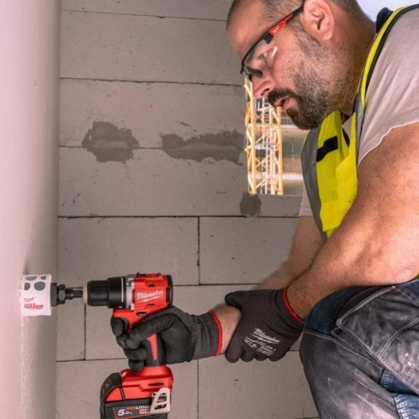 Аккумуляторный шуруповерт Milwaukee M18 BLDDRC-502C, 2xМ18 В5, з/у М12-18 С, в HD кейсе