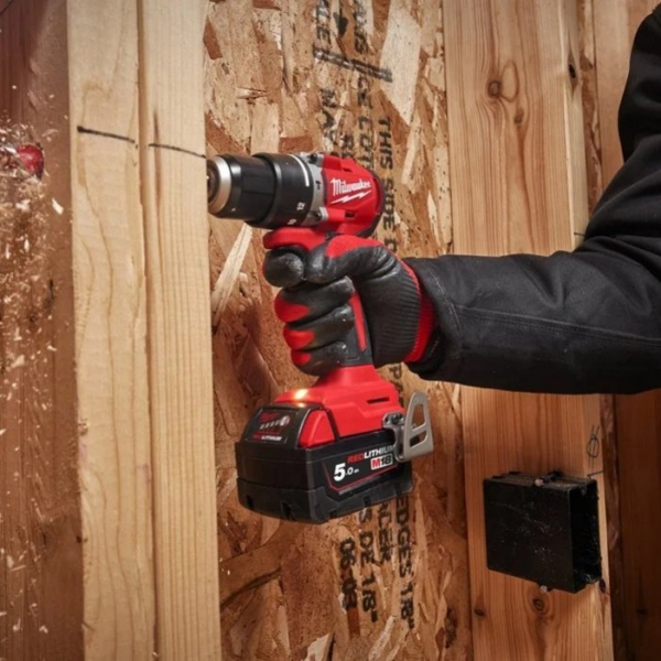 Аккумуляторный шуруповерт Milwaukee M18 BLDDRC-502C, 2xМ18 В5, з/у М12-18 С, в HD кейсе
