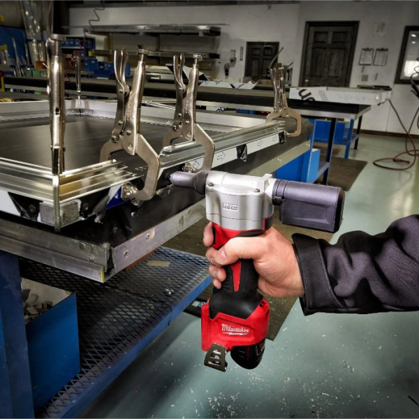Акумуляторний заклепник Milwaukee M12 BPRT-0, каркас