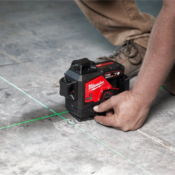 Аккумуляторный лазерный нивелир Milwaukee M12 3PLKIT-401P