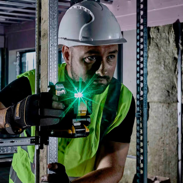 Уровень лазерный линейный DeWALT DCLE34021N, каркас