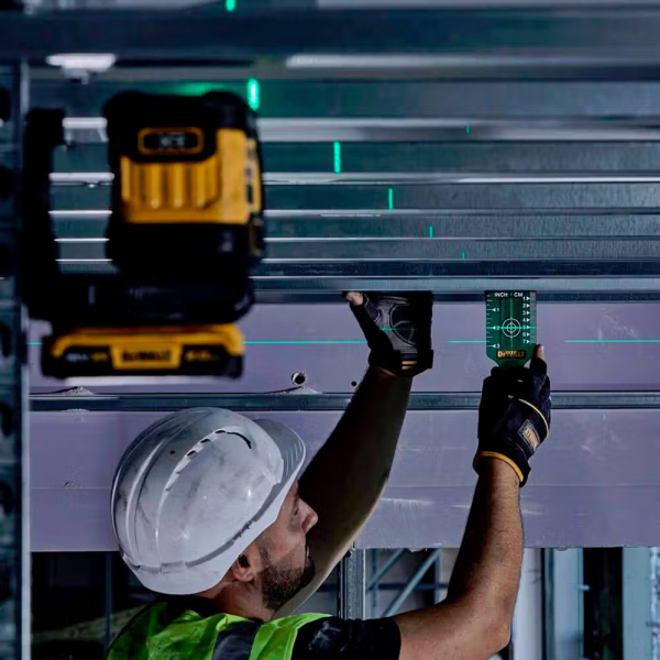 Уровень лазерный линейный DeWALT DCLE34021N, каркас