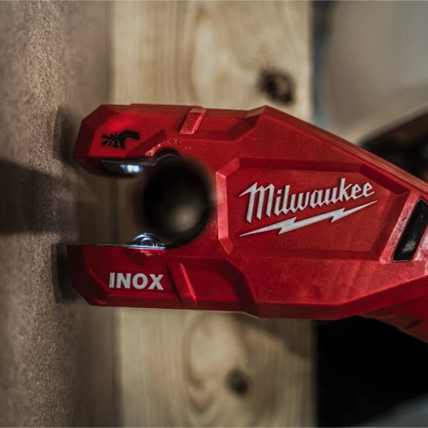 Аккумуляторный труборез Milwaukee M12 PCSS-202C, 2x2.0Ah, з/у, кейс