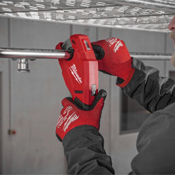 Аккумуляторный труборез Milwaukee M12 PCSS-202C, 2x2.0Ah, з/у, кейс