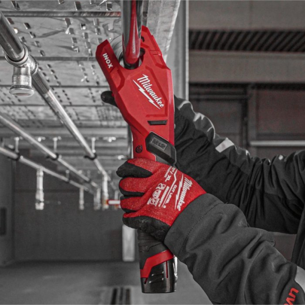 Аккумуляторный труборез Milwaukee M12 PCSS-202C, 2x2.0Ah, з/у, кейс