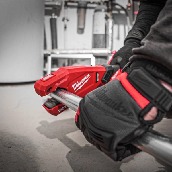 Аккумуляторный труборез Milwaukee M12 PCSS-202C, 2x2.0Ah, з/у, кейс