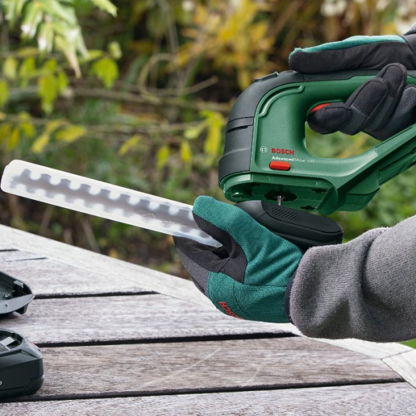 Ножиці акумуляторні Bosch Advanced Shear 18V-10 з 1 акб PBA 18V 2.0 Ah і з/п AL 1810 CV