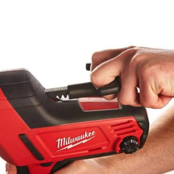 Аккумуляторный клеевой пистолет Milwaukee C18 PCG/600A-201B, 1х2.0Ah, з/у, в сумке