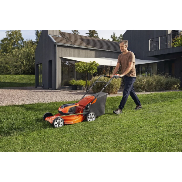 Акумуляторна газонокосарка Husqvarna LC 142i, 1x4.0Ah, з/п 40-C80